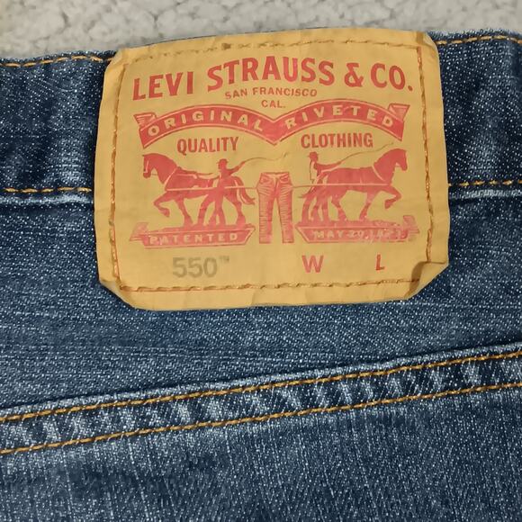 Levi's 550 Medium Blue Wash Jeans Size 46 x 32 Relaxed Straight - Picture 4 of 8